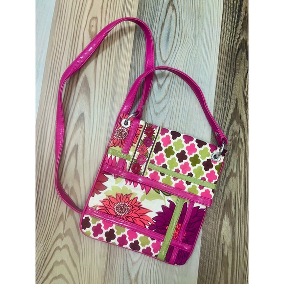 Vera Bradley Handbags - NWOT Vera Bradley Quilted Pink Floral Hello Dahlia Print Flipster Crossbody Bag